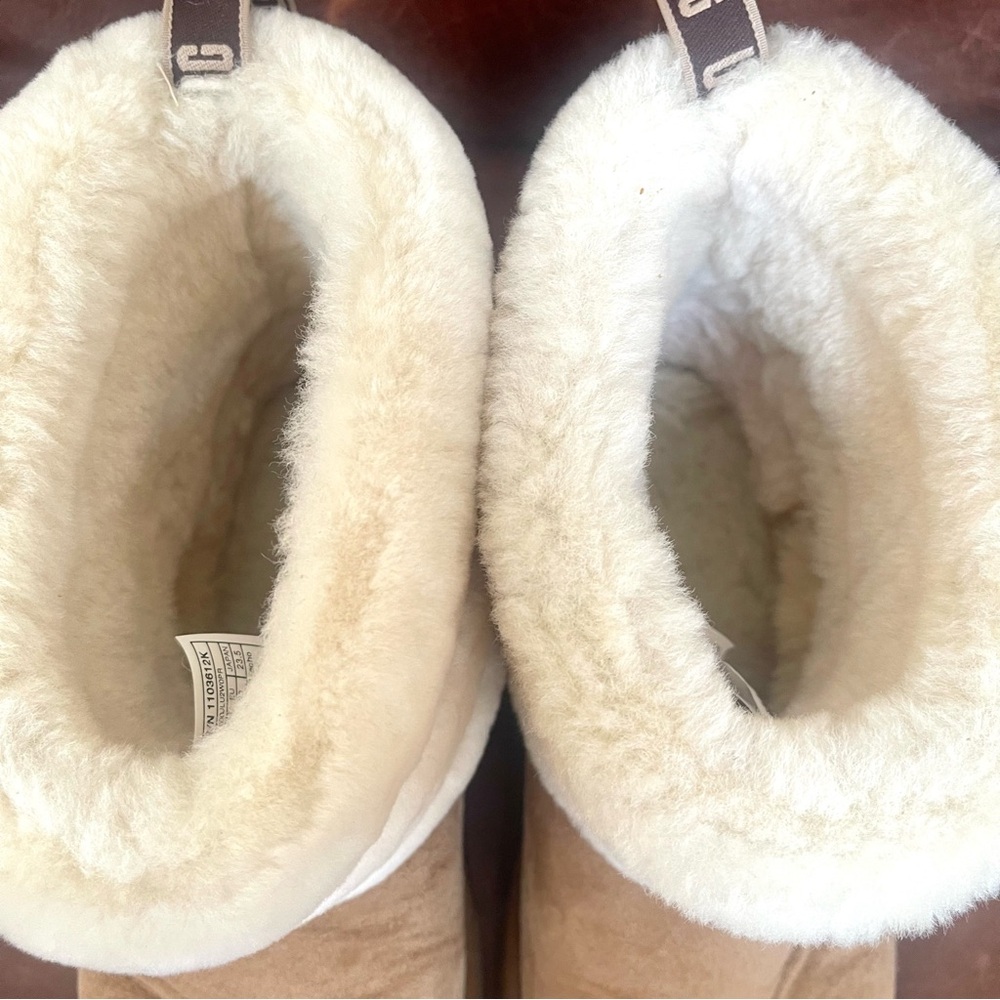 UGG Fluff Mini Quilted Boots - Picture 8 of 16